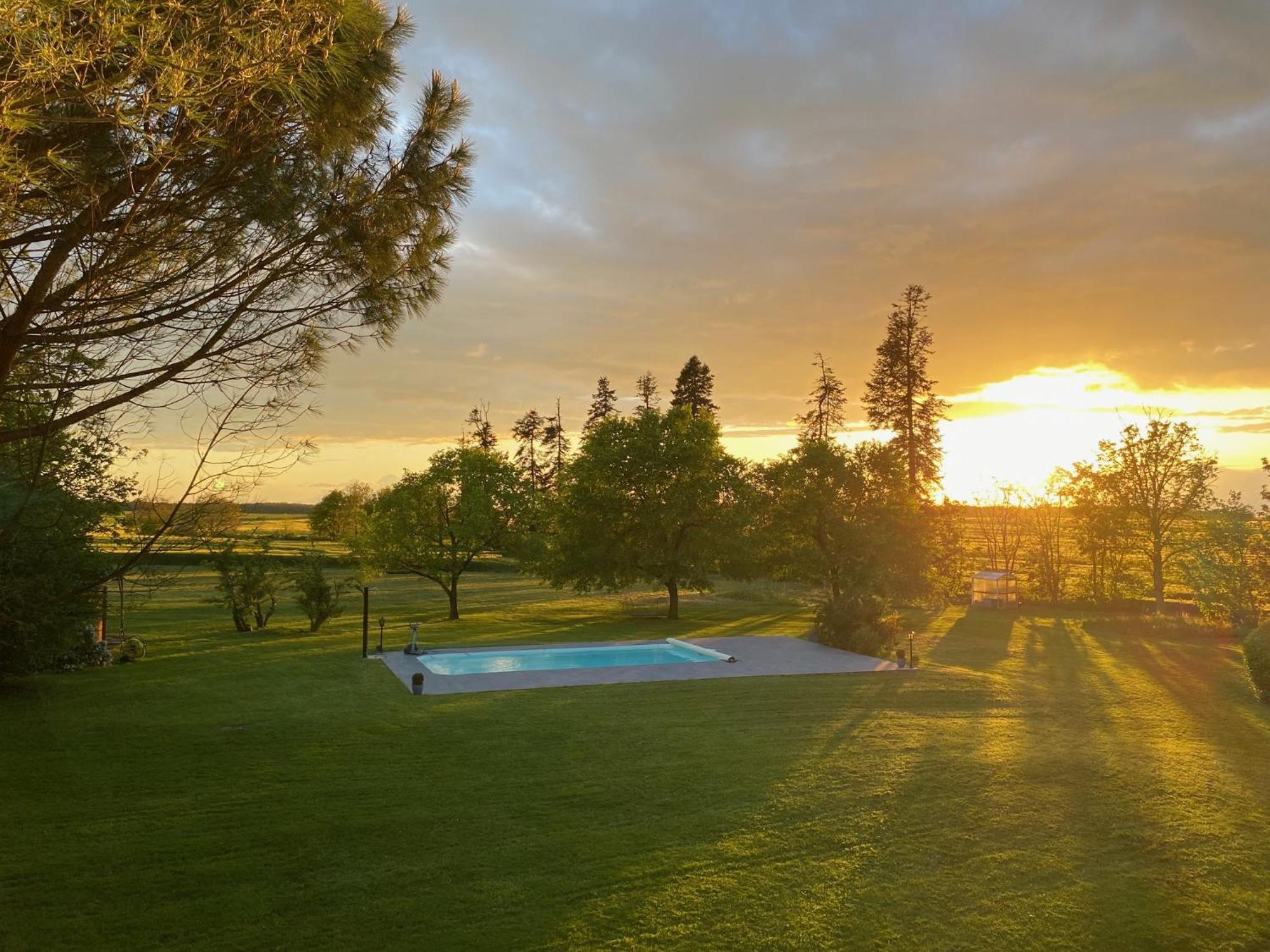 Domaine De Treuillaud Bed & Breakfast Villers-les-Ormes Exterior photo